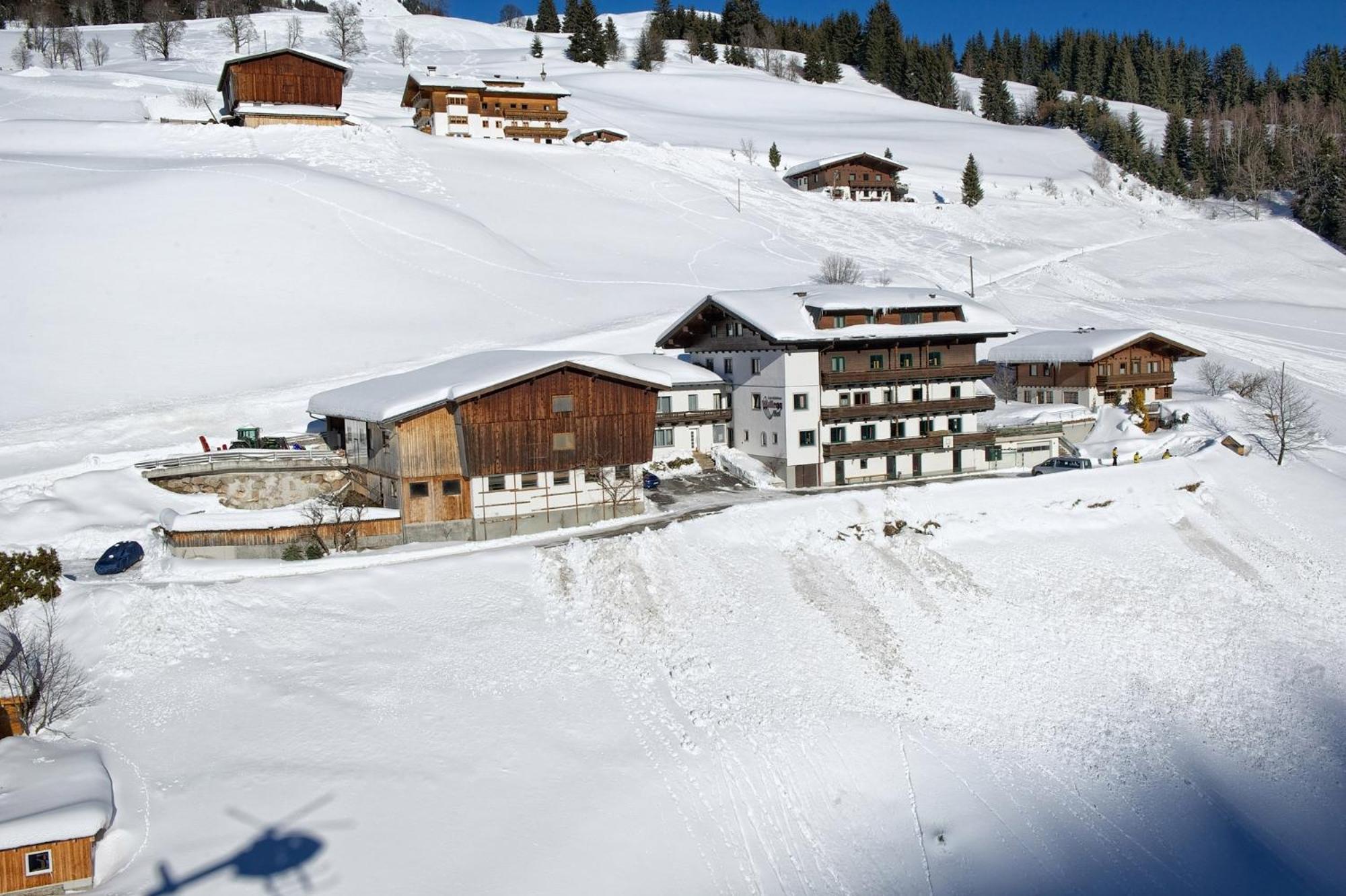 Ski In-Ski Out - Gaestehaeuser Saalbach-Hinterglemm - Wallegghof Christianhof Екстер'єр фото