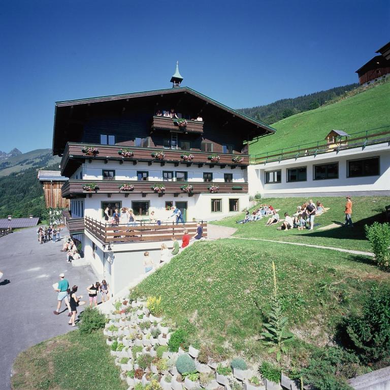Ski In-Ski Out - Gaestehaeuser Saalbach-Hinterglemm - Wallegghof Christianhof Екстер'єр фото